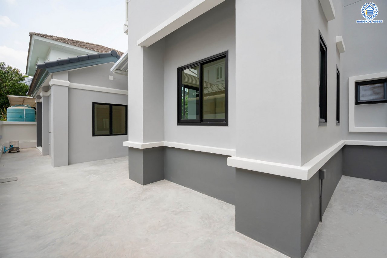 บ้านมือสองตกแต่งใหม่ โครงการ ปัญจทรัพย์พาร์ค ปิ่นเกล้า เนื้อที่ 60 ตร.ว. พื้นที่ใช้สอยมากกว่า 286.47 ตร.ม. ฟังก์ชันจัดเต็ม 4 ห้องนอน 2 ห้องน้ำ จอดรถได้ 2 คัน ตอบโจทย์ทุกการเดินทาง บนทำเลศักยภาพ ติดถนนบรมราชชนนี เชื่อมต่อทางคู่ขนานลอยฟ้า ใกล้รถไฟฟ้าสายสีน้ำเงิน "สถานีบางพลัด"